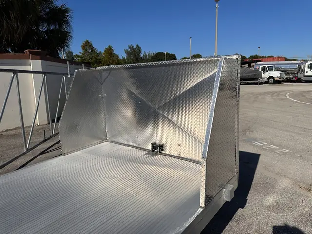 Pared frontal antideslizante del remolque abierto de aluminio
