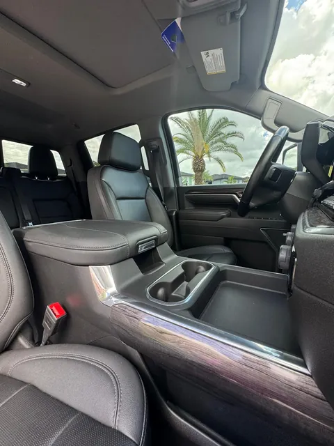 Silverado LTZ leather front seats, center console and cup holders